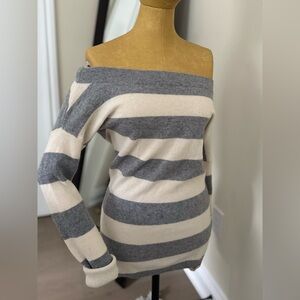 CLUB MONACO 100% Cashmere Boat Neck / Off-Shoulder Sweater - Gray and Cream (S)